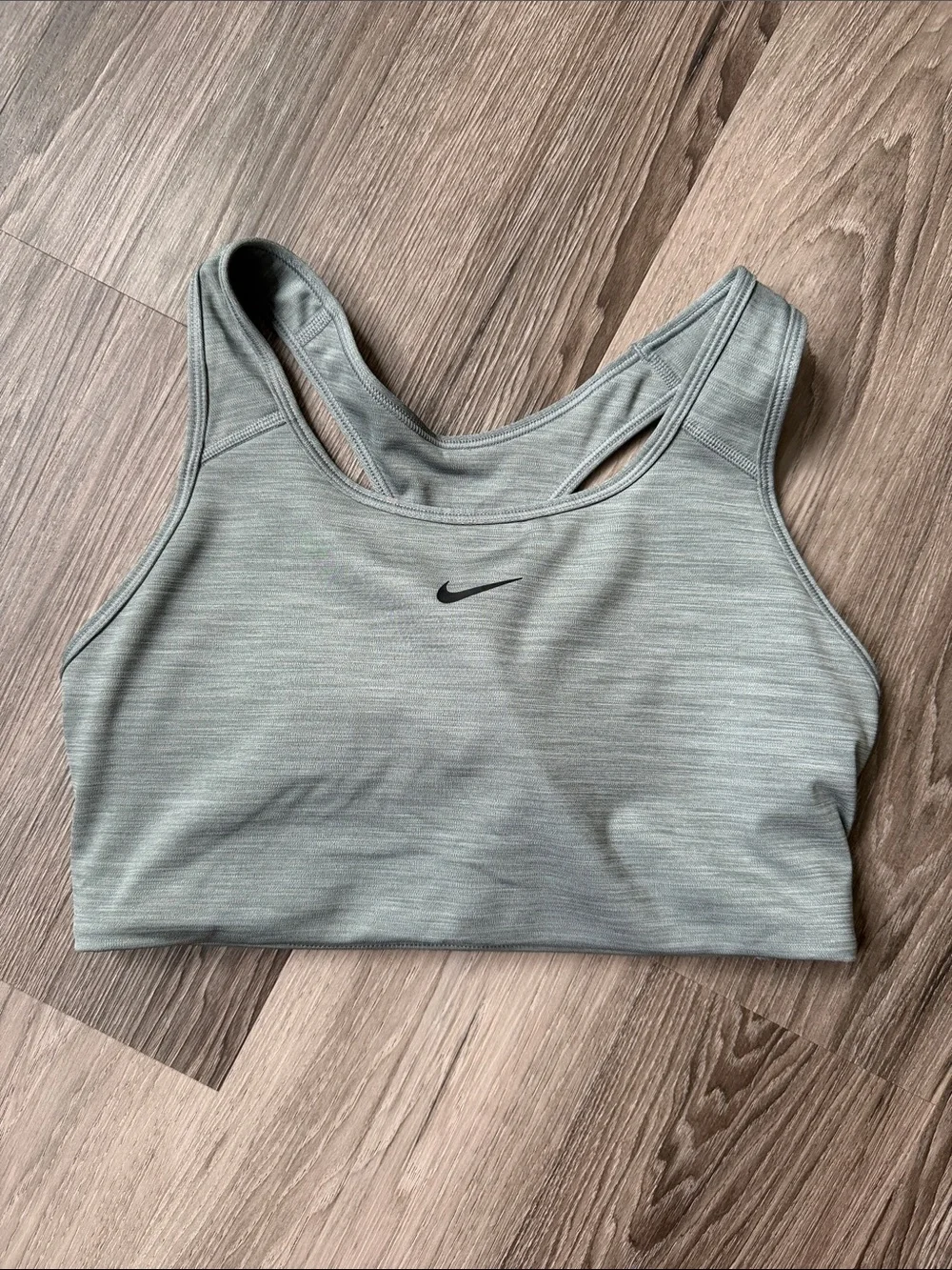 Nike Heathered Gray (maybe a bit greenish?) Racerback Sports Bra. Large